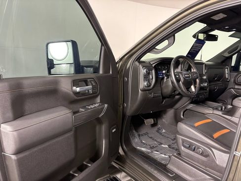 Used 2023 GMC Sierra 2500 AT4 w/ AT4 Preferred Package AWD/4WD image 11