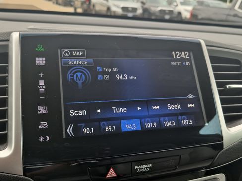 Used 2016 Honda Pilot Touring image 18