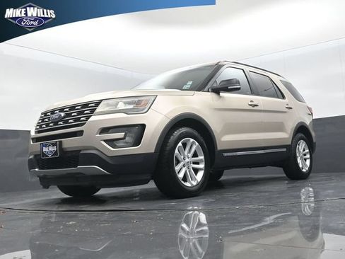 Used 2017 Ford Explorer XLT FWD image 19