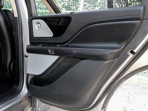 Used 2022 Lincoln Aviator Reserve w/ Equipment Group 201A image 40