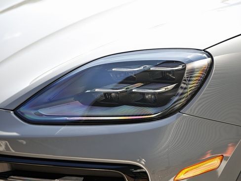 New 2026 Porsche Cayenne S image 18