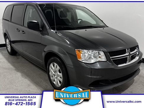 Used 2018 Dodge Grand Caravan SE image 1