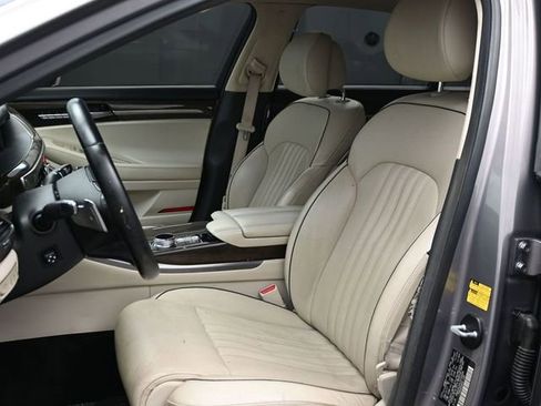 Used 2018 Genesis G90 3.3T Premium RWD image 8