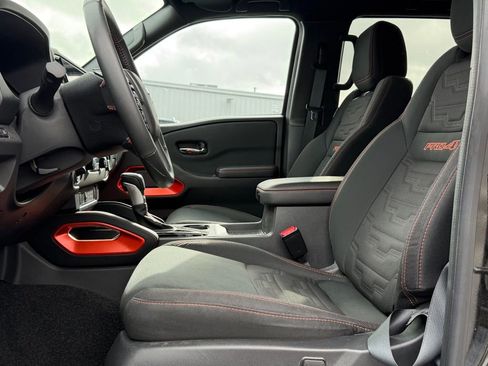 Used 2025 Nissan Frontier PRO-4X image 12