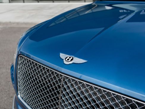 Used 2022 Bentley Bentayga image 22