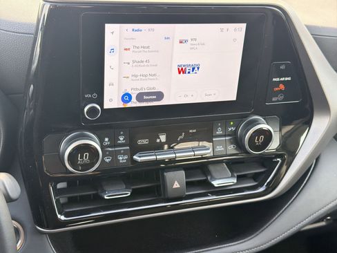 Used 2025 Toyota Highlander LE image 23