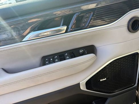 Used 2022 Jeep Wagoneer Series III w/ Premium Group I image 14