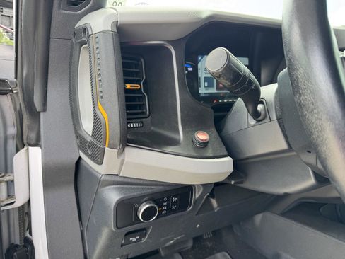 Used 2023 Ford Bronco Badlands image 7