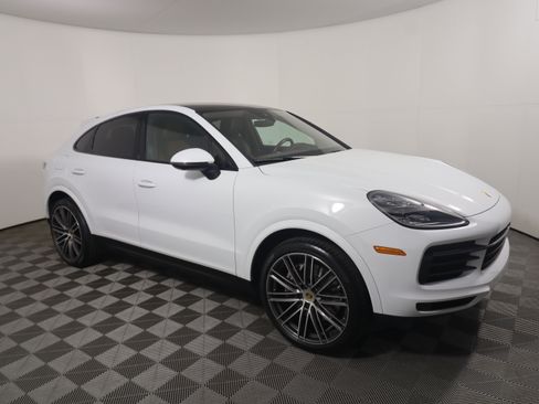 Certified 2023 Porsche Cayenne Platinum Edition image 9