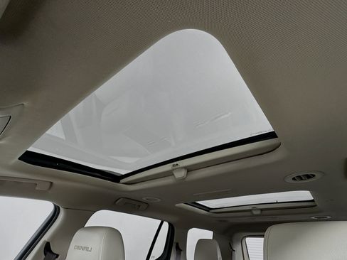 Used 2018 GMC Acadia Denali image 22