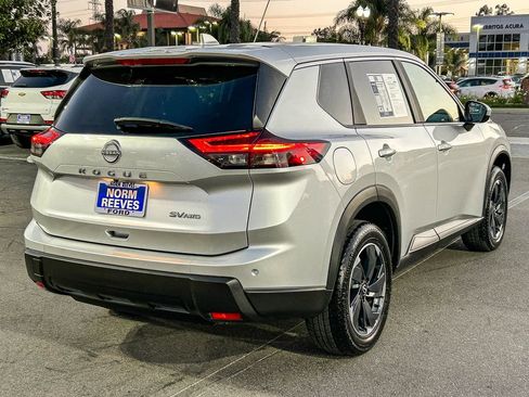 Used 2024 Nissan Rogue SV AWD/4WD image 7