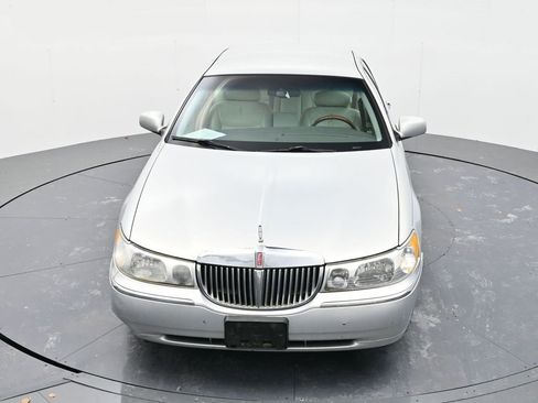 Used 2002 Lincoln Town Car Signature image 33