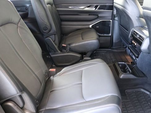 Used 2022 Jeep Wagoneer Series III w/ Premium Group I image 35