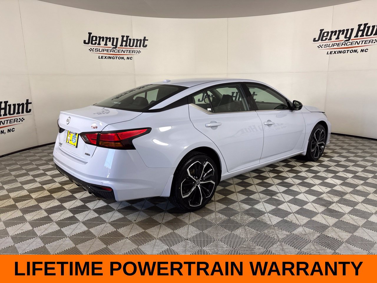 Used 2024 Nissan Altima 2.5 SR w/ SR Premium Package AWD/4WD image 6