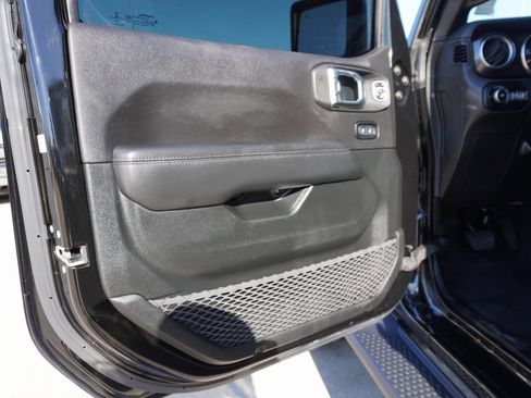 Used 2020 Jeep Wrangler Unlimited Sahara image 10