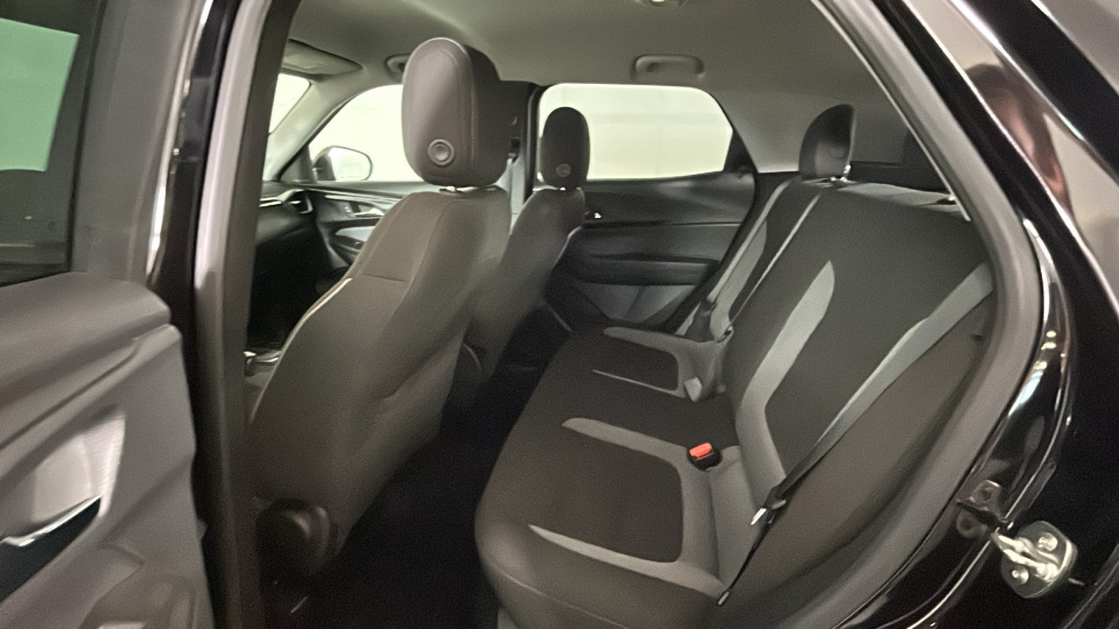 Used 2025 Chevrolet TrailBlazer LT AWD/4WD image 31