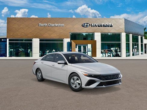 New 2026 Hyundai Elantra SE FWD image 2