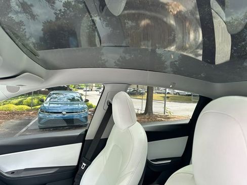 Used 2021 Tesla Model Y Long Range AWD/4WD image 29