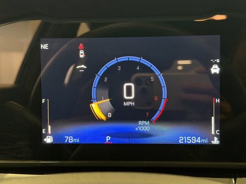 Used 2025 Chevrolet Trax RS w/ Sunroof Package FWD image 18