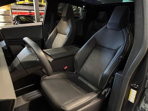Used 2025 Tesla Cybertruck AWD Crew Cab image 14