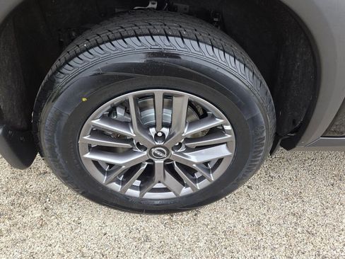 Used 2023 Nissan Rogue S AWD/4WD image 9