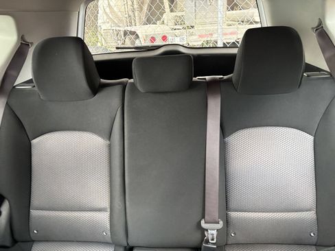 Used 2025 Kia Soul LX w/ LX Technology Package FWD image 36