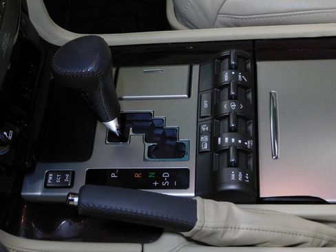 Used 2013 Lexus LX 570 570 w/ Luxury Pkg w/Pre-crash image 38