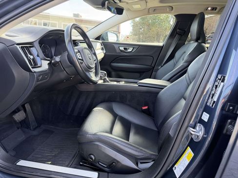 Used 2022 Volvo V60 T5 Cross Country image 16