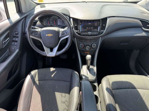 Used 2020 Chevrolet Trax LT w/ LT Convenience Package AWD/4WD image 11