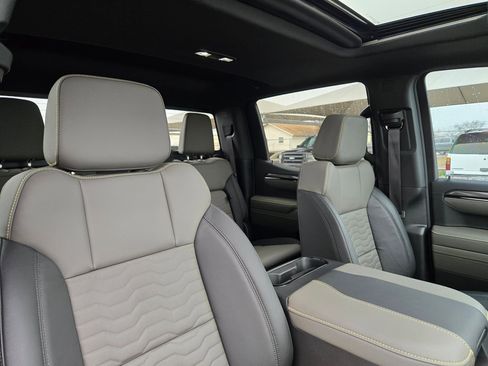 Certified 2025 Chevrolet Silverado 1500 ZR2 w/ Technology Package image 32