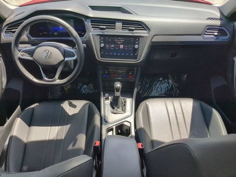 Certified 2023 Volkswagen Tiguan SE FWD image 12