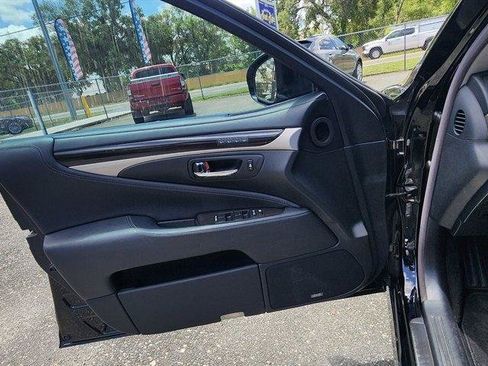 Used 2013 Lexus LS 460 w/ Comfort Pkg RWD image 29