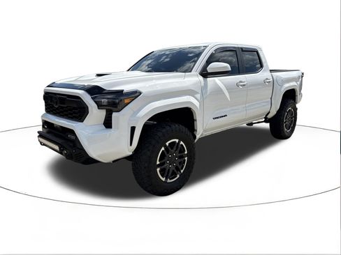Used 2025 Toyota Tacoma TRD Sport AWD/4WD image 7