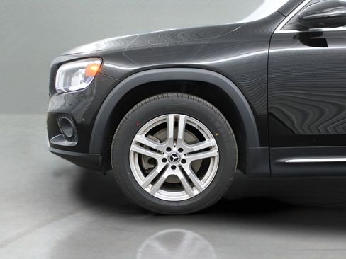 Used 2022 Mercedes-Benz GLB 250 4MATIC image 9