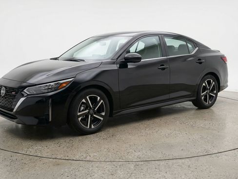 Used 2025 Nissan Sentra SV image 3