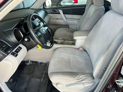 Used 2012 Toyota Highlander FWD image 8