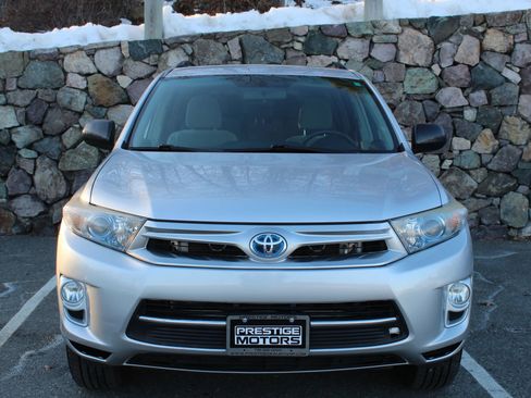 Used 2011 Toyota Highlander Hybrid w/ Cold Weather Pkg image 3