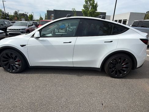 Used 2022 Tesla Model Y Performance image 11