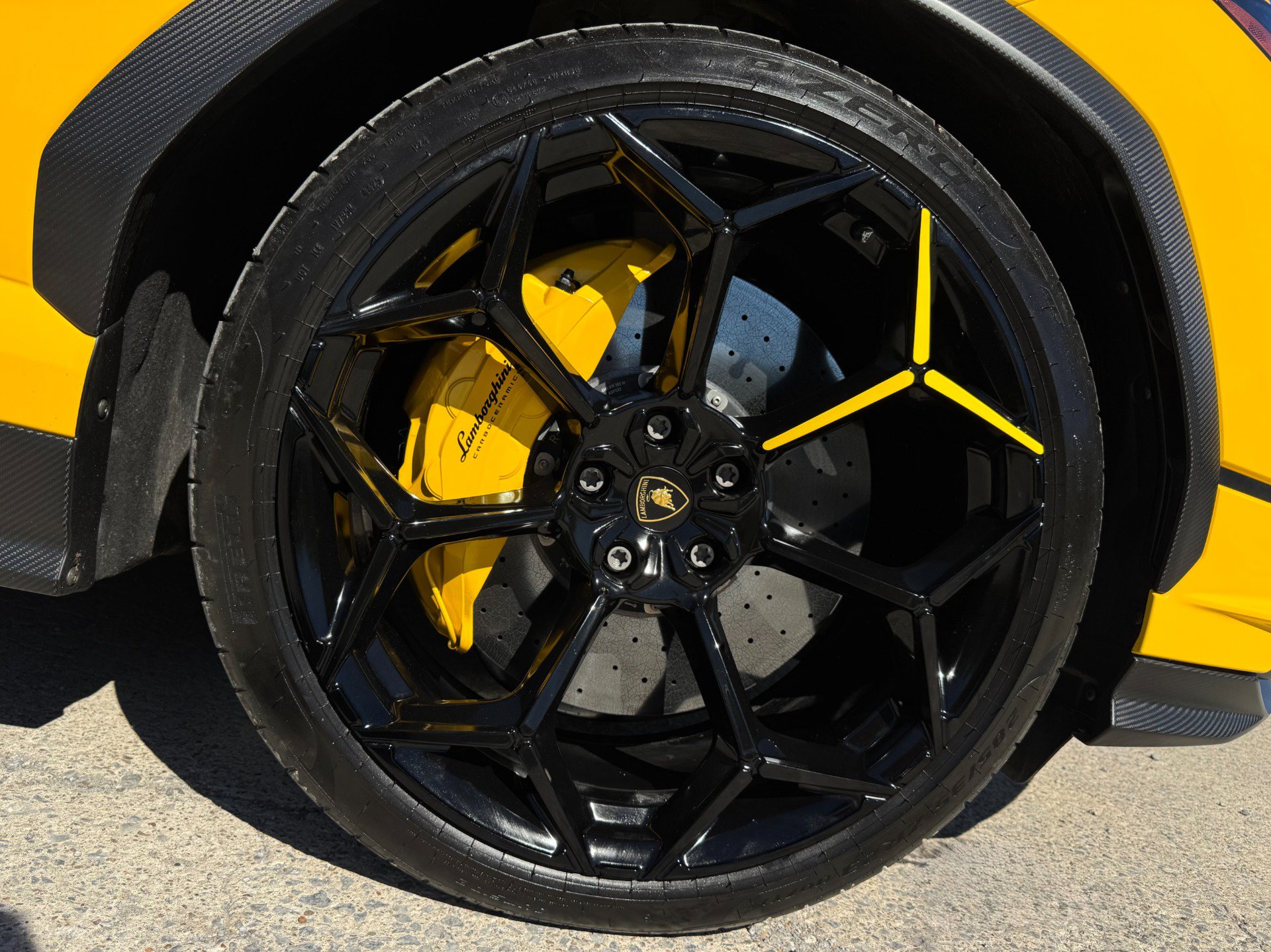 Used 2024 Lamborghini Urus Performante AWD/4WD image 85