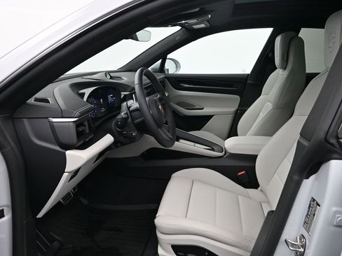 New 2026 Porsche Macan Electric image 4