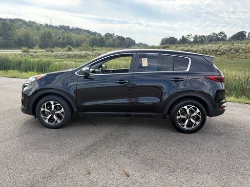 Used 2021 Kia Sportage LX image 2