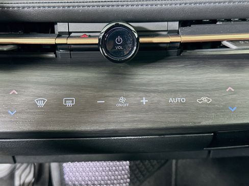 Used 2023 Nissan Ariya AWD image 24