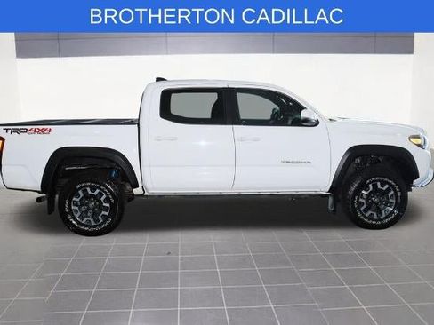 Used 2018 Toyota Tacoma TRD Off-Road w/ Technology Package AWD/4WD image 8