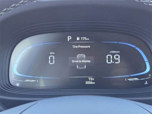 Certified 2025 Hyundai Venue SEL image 14