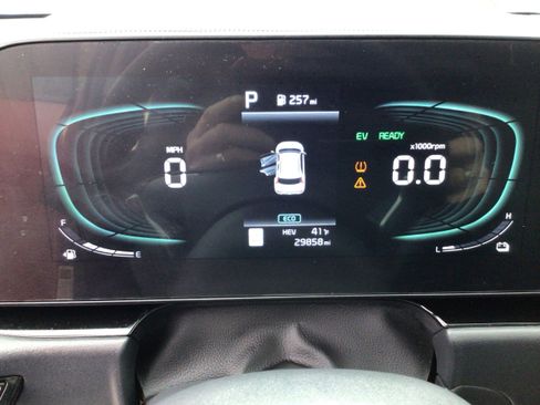 Used 2023 Kia Niro SX Touring image 15