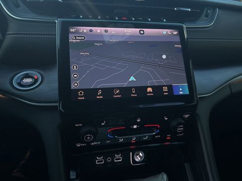 Used 2025 Jeep Grand Cherokee L Limited w/ Black Appearance Package image 9