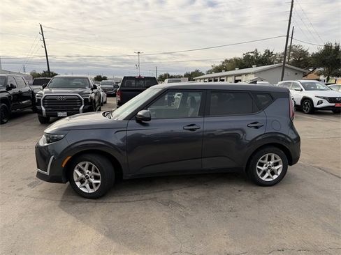Used 2023 Kia Soul LX w/ LX Technology Package image 8