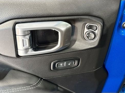 Used 2023 Jeep Wrangler Unlimited Sahara AWD/4WD image 26