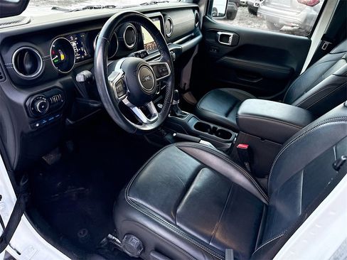 Used 2021 Jeep Wrangler Unlimited Sahara image 25