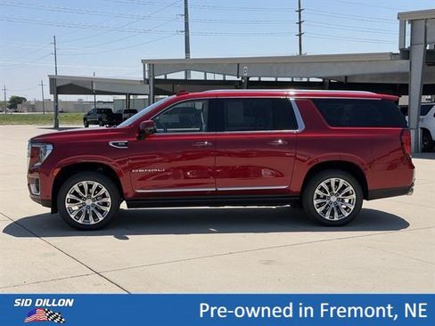 Used 2024 GMC Yukon XL Denali w/ Denali Reserve Package AWD/4WD image 9